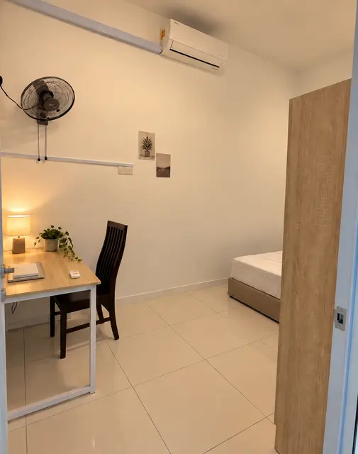 Skypod Partitioned Medium Room thumbnail 2